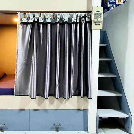 Tiny Room Hostel Toyapakeh Bagian luar foto