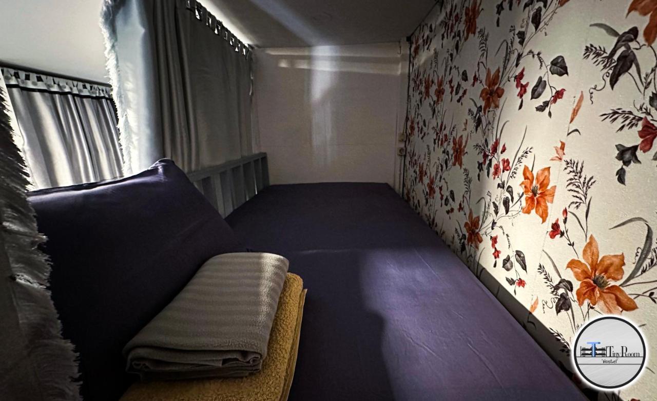 Tiny Room Hostel Toyapakeh Bagian luar foto